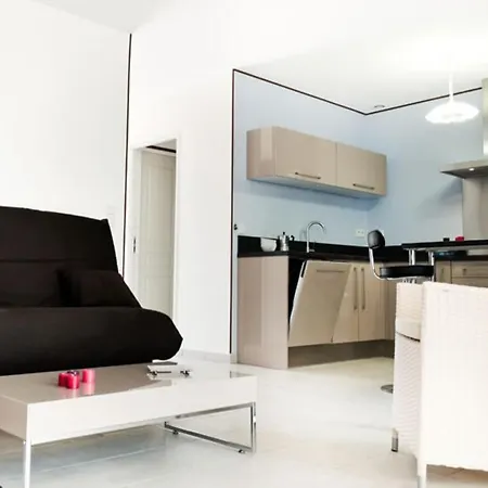 Le Jardin D'alzetu Apartment